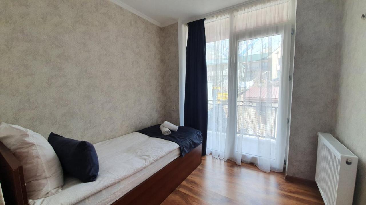 Guest House Sandro Kazbegi Extérieur photo